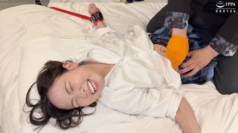 谷田かりな - 「【くすぐり】制服姿のかりなちゃんをくすぐりほぐしで大暴れさせる！」わかしラボWAKA-083谷田かりな（2） サンプル画像