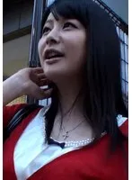 街行くごく普通の美人奥様を商品開発のモニターに協力してとお願い！個室に誘いAV鑑賞をしてもらいました。むっつりスケベ奥様と3P中出しSEX！ サンプル画像