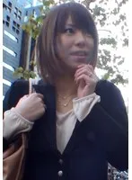 街行くごく普通の美人若妻を商品開発のモニターに協力をと個室に誘いエログッズをモニタリング！むっつりスケベな若妻と3P中出しSEX！ サンプル画像