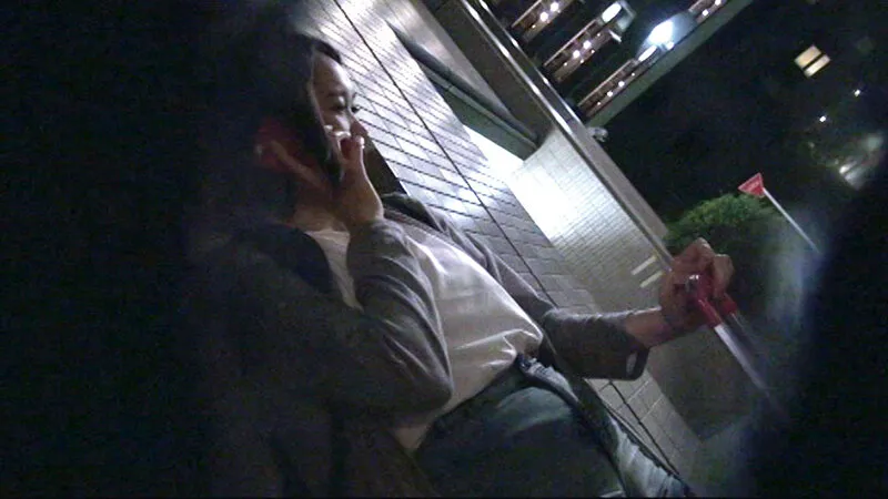 素人女性を口説いてSEXしてAV作品を作れ 「終電逃した女性を駅前でナンパしてみた」編完全版［上巻］ サンプル画像 2