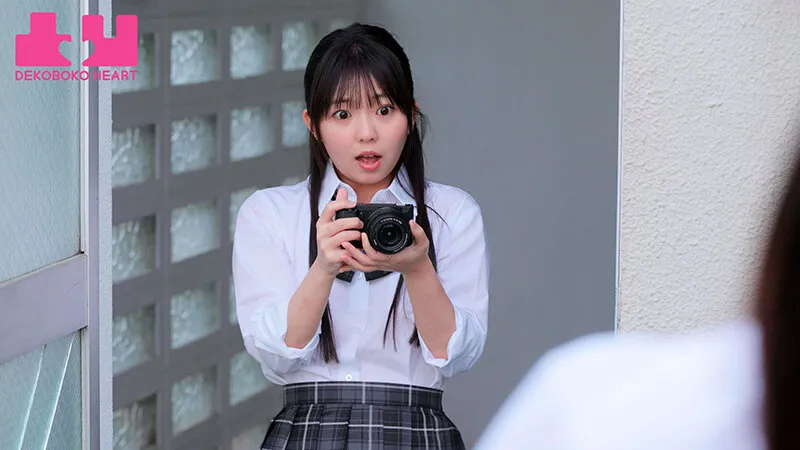 クラスで一番美人なマドンナのパンチラが撮れちゃった！？パンツ写真をオカズにマンズリしていたらバレちゃったけど相互オナニーで好きが溢れて校内レズに発展した 松井日奈子 泉りおん サンプル画像 3