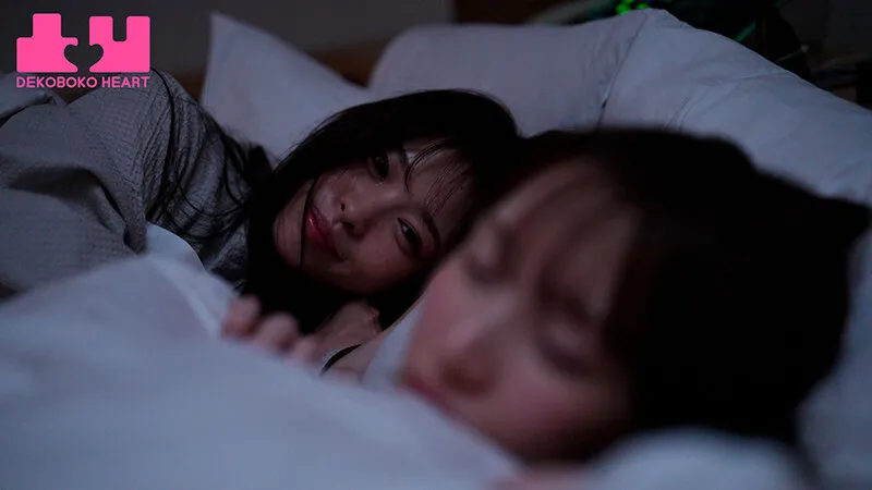 お互いに彼氏持ちだけど女の子相手なら浮気にならないよね？友達同士だったけどキスで一気に距離が縮まって一夜限りのレズビアンになる瞬間 瀬戸ひなこ 白石もも サンプル画像 14