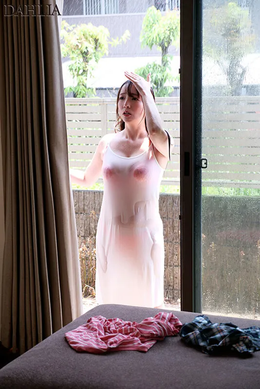 うっかり傘を忘れた天然おっとり妻の無自覚な濡れ透けマキシワンピ誘惑。 小花のん サンプル画像 1