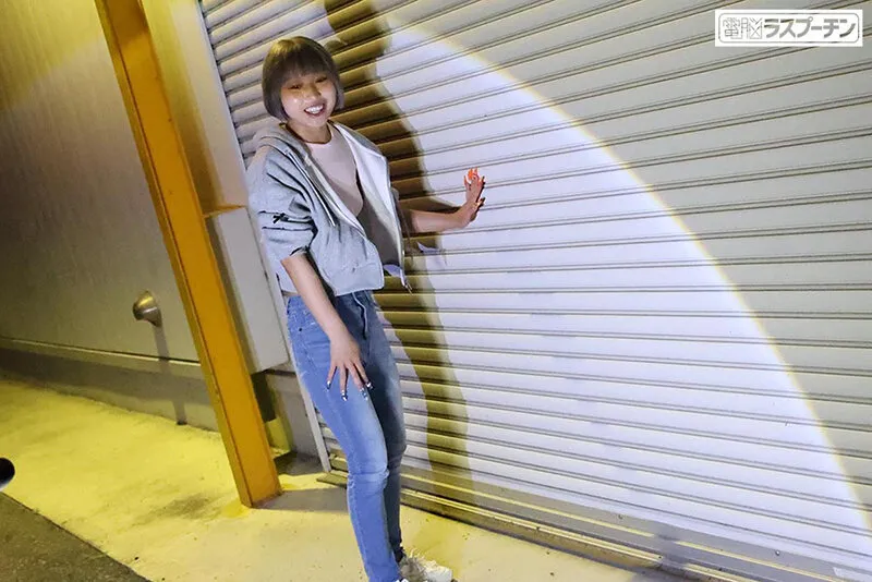 撮影中にカメラを奪われ集団で○○されたバカノーブラ配信女 彼氏と廃倉庫に不法侵入するバカノーブラギャル配信女 北城希 サンプル画像 1