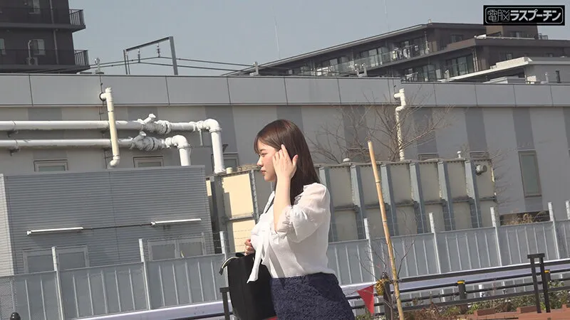 満員電車で吊り革にぶら下げられ両乳首同時開発のすえ無念の発情してしまった巨乳美女3 丸最レア サンプル画像 2