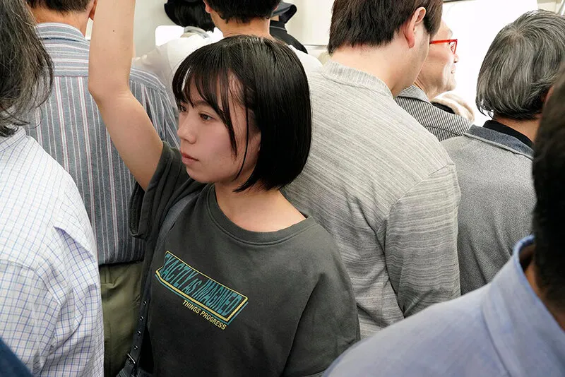 完全着衣内アングル！先端が自在に動くファイバースコープで敏感な乳首を責められ恥ずかしがりながらも感じてしまう私服小柄ちっぱい美少女 雨宮あや花 サンプル画像 2