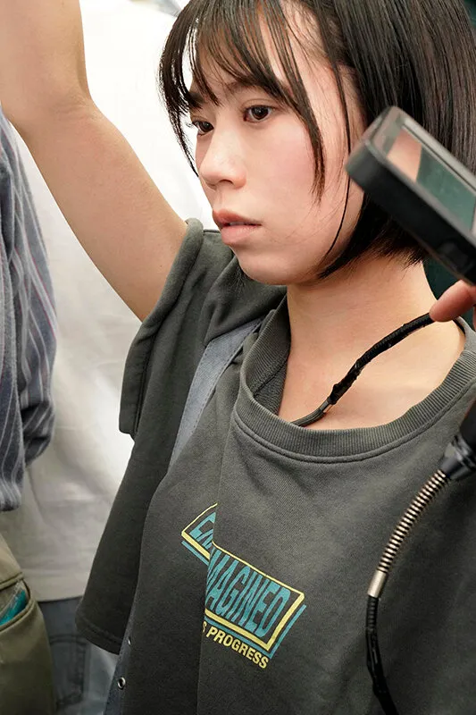 完全着衣内アングル！先端が自在に動くファイバースコープで敏感な乳首を責められ恥ずかしがりながらも感じてしまう私服小柄ちっぱい美少女 雨宮あや花 サンプル画像 3