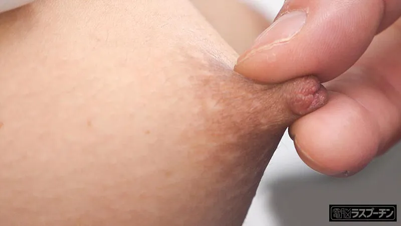 超接写！触れるか触れないかの長時間ソフトタッチで乳首の感度を何倍にも上げられる美乳娘3 橘いおり サンプル画像 10