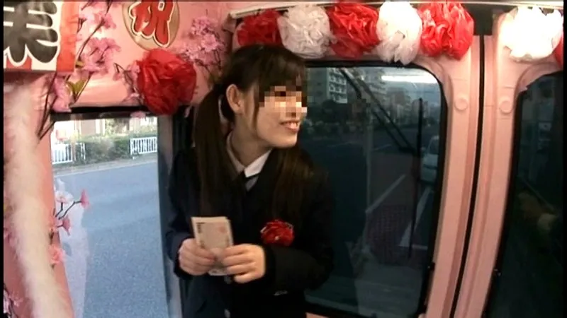 マジックミラー便 3分前まで現役女子校生！今年も登場！卒業式直後のオキテ破りナンパ！！ムッチリ女子校生が母校の目の前で贈るSEX！ 2011 サンプル画像 17