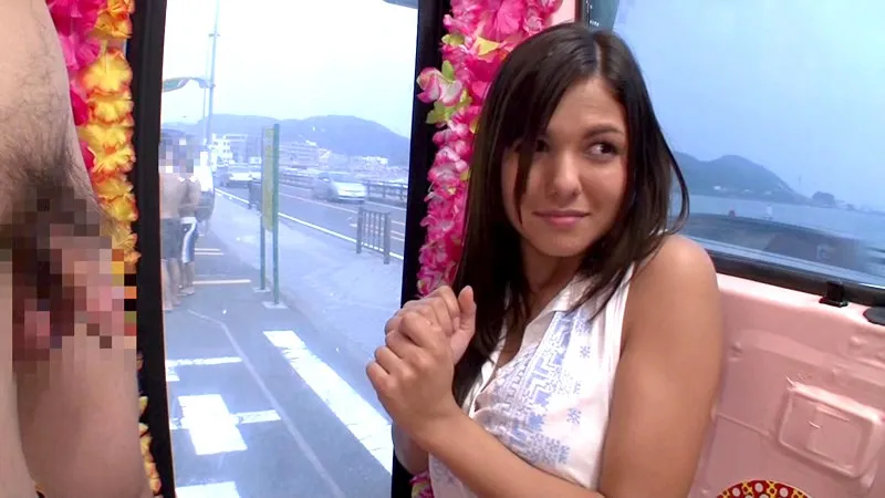 ハワイからの留学生が1本限りのAV体験！！ マジックミラー便スタッフがナンパロケ中に泊まった民宿にホームステイしていたエマ（19歳） 外国人なのに「NO」と言えず押しに弱い！日本人よりもウブで礼儀正しく奥ゆかしい恥じらいの初SEX見てみませんか…？ サンプル画像 2