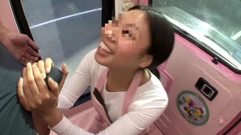 マジックミラー便 街で噂の看板娘編 ハニカミ笑顔の断れない本番美女5人スペシャル！シリーズ史上最高のデカパイ率達成！なんと全員Fカップ以上！隠れ巨乳ver.（ハート）in中野区○○薬師商店街＆杉並区P○○商店街 サンプル画像 1