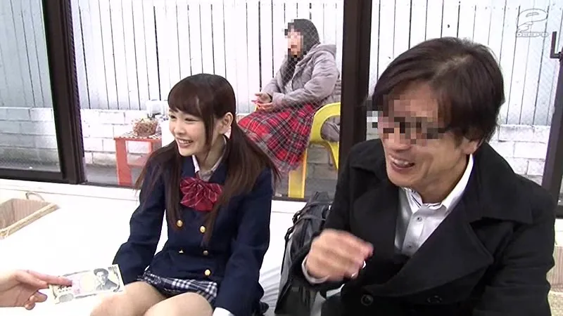 一般男女モニタリングAV マジックミラーの向こうには再婚したての母親！女子校生の娘と新しいお父さんが2人っきりの密室で1発10万円の連続射精SEXに挑戦！2 サンプル画像 1