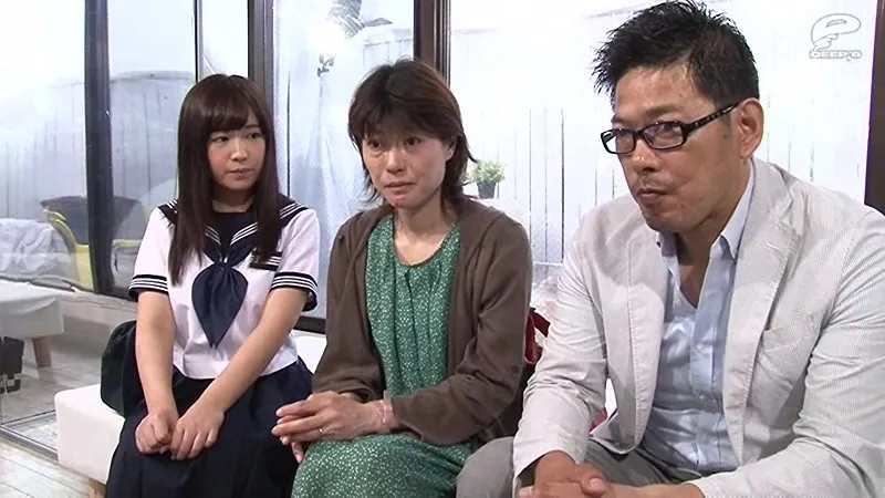 一般男女モニタリングAV マジックミラーの向こうには再婚したての母親！女子校生の娘と新しいお父さんが2人っきりの密室で1発10万円の連続射精SEXに挑戦！ 3 生ハメの快感を知った未成年マ○コと若い身体に触れ興奮した義父チ○ポの人生初の中出しは1発だけじゃ終わらない！ サンプル画像 1