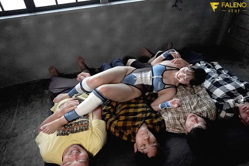 ファンサえぐ過ぎる巨乳地下アイドルの裏営業ノンストップ射精撮影会 山下紗和 サンプル画像 5