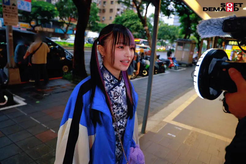 total12時間ずぅーーーーーーとカメラ目線生活チャレンジ！！ 移動中も、食事中も、おち○ぽハメられ中だって…齋齋いつきにはいつだってコッチを向いていて欲しい！！！！！ サンプル画像 13