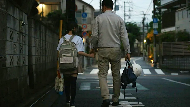 ある日、身寄りのない子を俺の家で預かることになった。娘のように接していたが献身的に身体を差し出してきたので…日向由奈 サンプル画像 5