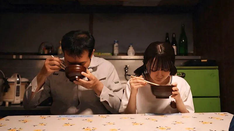 ある日、身寄りのない子を俺の家で預かることになった。娘のように接していたが献身的に身体を差し出してきたので…日向由奈 サンプル画像 6