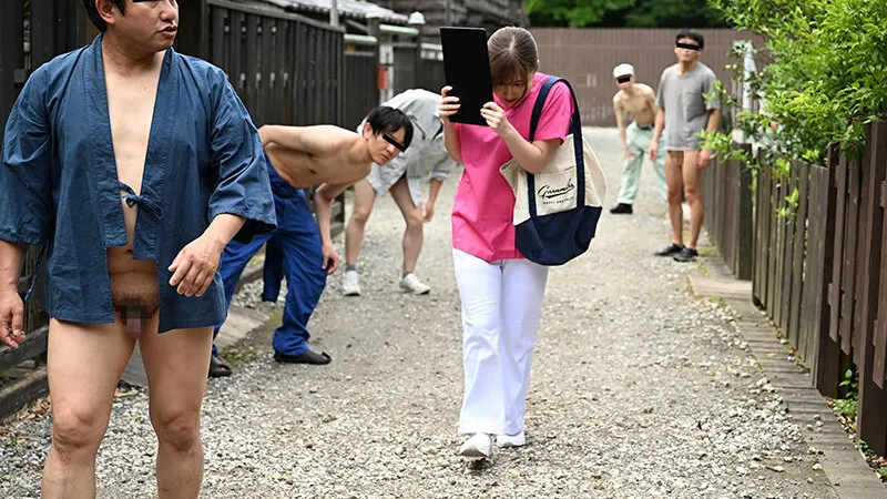 「村人全員、わたしが診ます！」男性過多の過疎村ナース・小鈴みかんの全員おち〇ぽヌキまくり派遣診療 サンプル画像 2