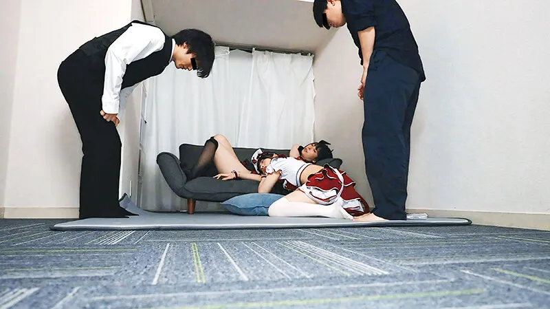 コンカフェ店長とグルで仕込んだ一夜！海外サプリのカクテルでエロ堕ちした地雷系女子店員たちとハメ狂うキメセクパーティ サンプル画像 6