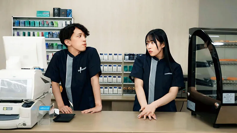 コンビニのバックヤードでセックスをするのが好きな彼女は不倫をしていた。二羽紗愛 サンプル画像 2