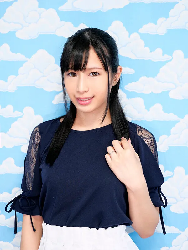 新宿で見つけた心優しい巨乳の人妻さん 童貞くんのオナニーのお手伝いのつもりがセックス練習ってことで素股していてヌルっと入って筆おろし！？ 中条カノン サンプル画像 1