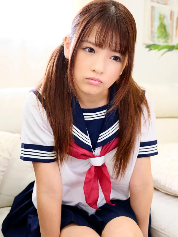 寝ている女子校生の妹にイタズラしていたら逆に生ハメを求められて、もう発射しそうなのにカニばさみでロックされて逃げられずそのまま中出し！ 永瀬ゆい サンプル画像 1