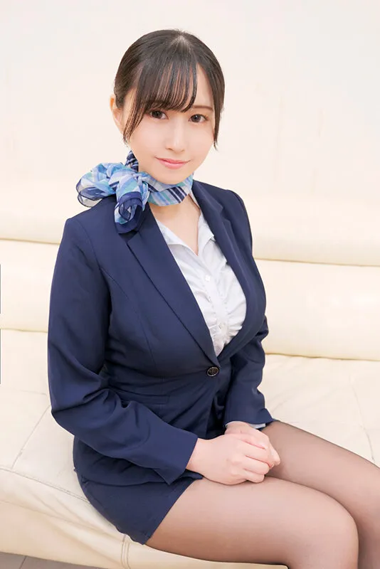 黒パンスト美脚CA限定！固定型リモコンローターONのまま黒パンスト足コキでイカせ対決 自分より先にイカせられたら高額賞金ゲット！失敗したら絶倫巨根と生ハメ中出しの罰ゲームアクシデントが待っている！ 雨宮ひびき サンプル画像 1