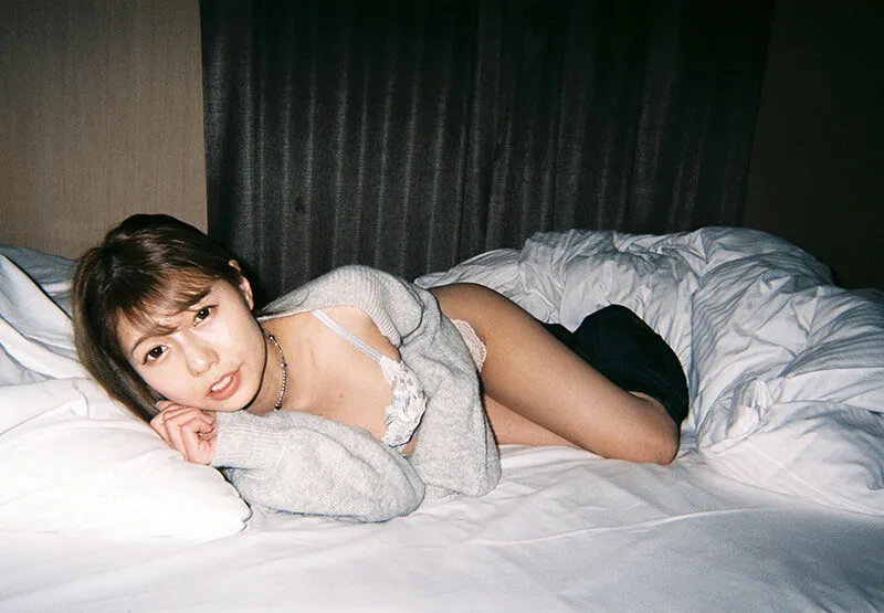 悩み相談くらいの関係だった同じ部署の子持ちシングルマザー渋谷なつに朝イチから誘われて…寂しさを埋めるようにラブホ不倫で何度も中出しと精飲をした サンプル画像 1