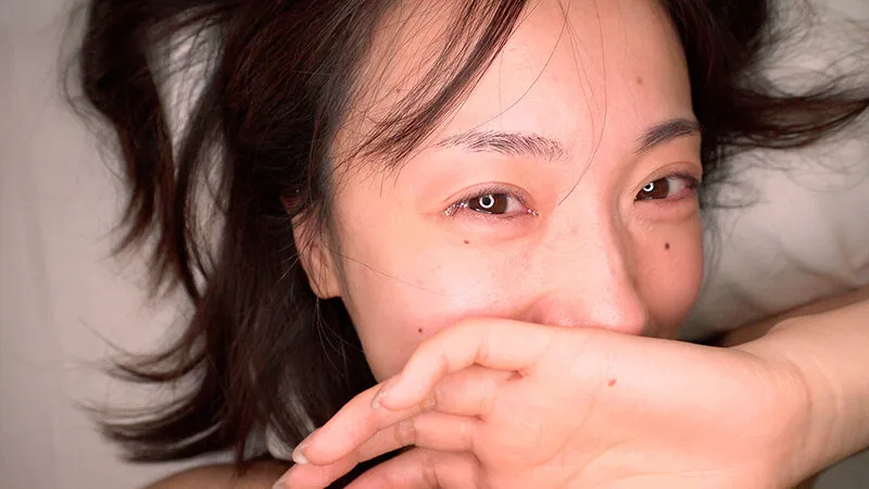 職場で知り合った美人パートの長瀬麻美さんは人生で一度も精子を飲んだことが無いみたいで、ラブホ飲みで距離感縮めてSEXしたらゴックンしてくれたので旦那が帰宅するPM22:00まで何度も精飲と中出しをした。 サンプル画像 19