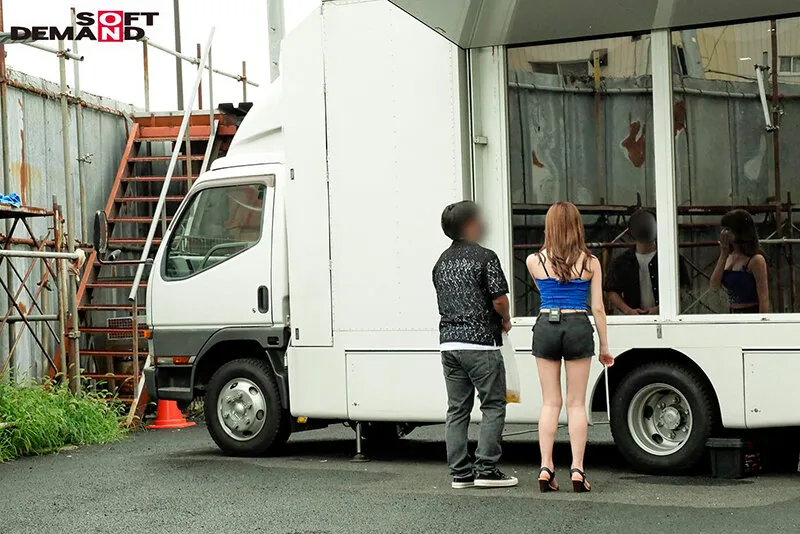 連れ込みマジックミラー号 凄テク女王、藤森里穂が街角の素人を次々とハンティングする逆ナンチャレンジ中出しSEX！ 藤森里穂 サンプル画像 12