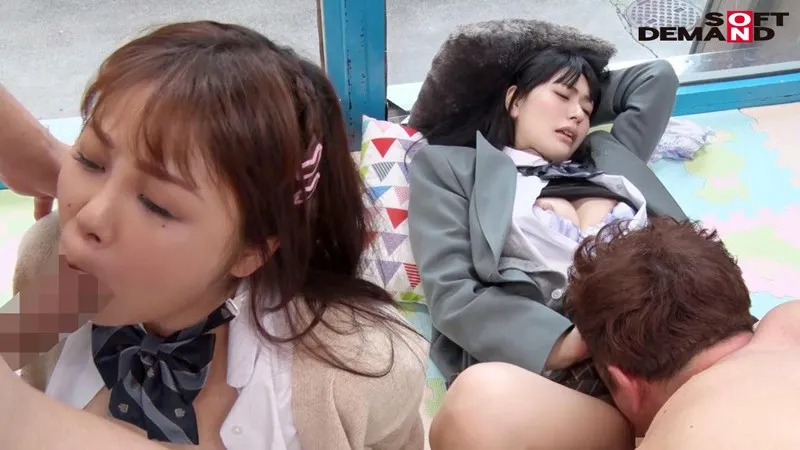 すみれちゃんとひなたちゃん マジックミラー号 修学旅行中に初4Pで初イキ！ サンプル画像 16