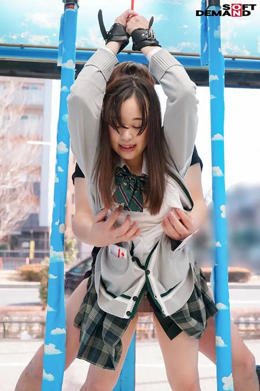 ゆか 必死に声を我慢する妹系女子○生初めての拘束おもちゃ体験 サンプル画像 13