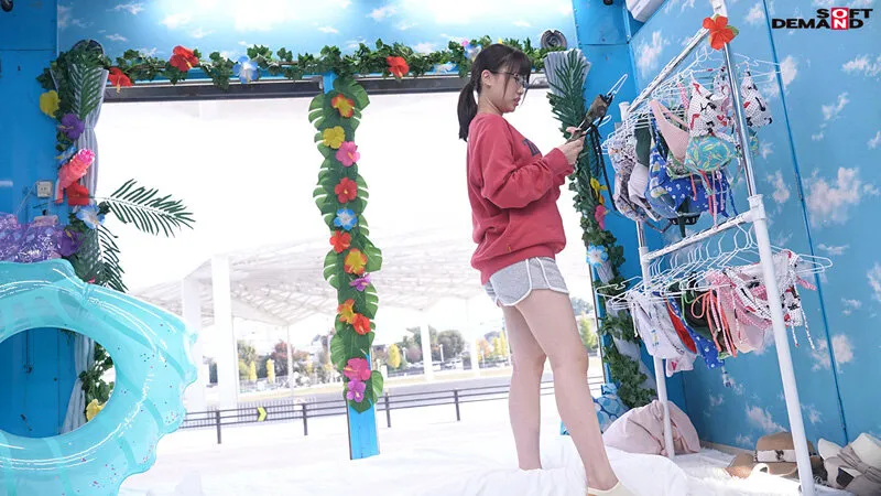 マジックミラー号 海無し県民に水着を着させて足つぼマッサージ！【ここみ編】 サンプル画像 3