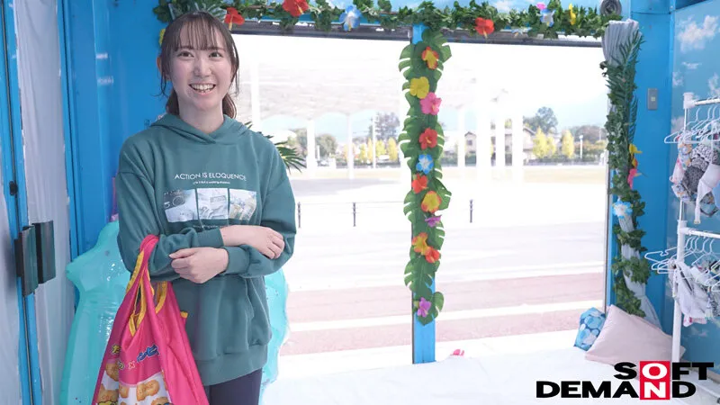 マジックミラー号 海無し県民に水着を着させて足つぼマッサージ！【まほ編】 サンプル画像 2