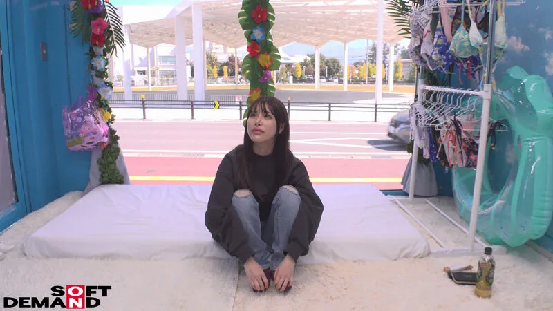 マジックミラー号 海無し県民に水着を着させて足つぼマッサージ！【めい編】 サンプル画像 2