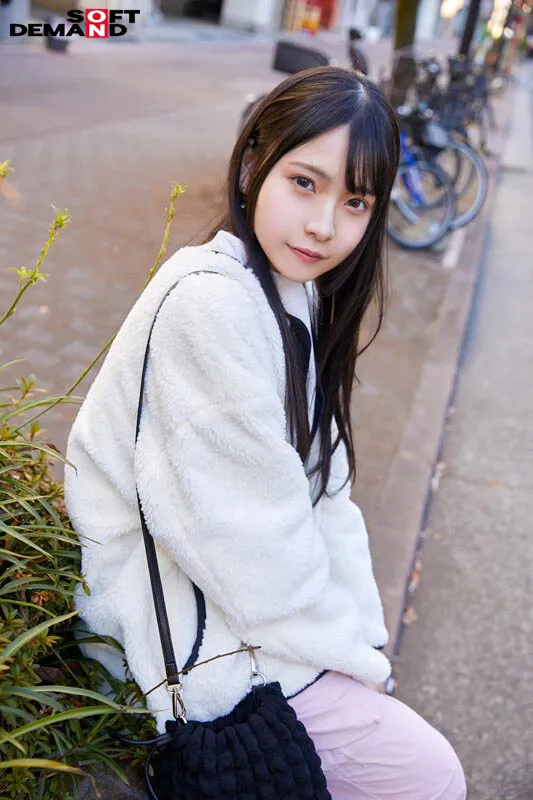 【彼氏に内緒で初撮り】演劇部大道具の裏方ヲタク女子大生を寝取って中出し 根暗かと思いきや コスプレセックス大好き肉食女子でした ゆな 21歳 由奈 サンプル画像 2