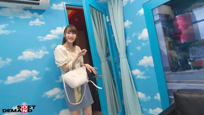 【初撮り】清楚なルックスと強すぎる性欲のギャップがエぐいドラックストアバイトのドスケベ女子大生、地元を飛び出し「本物のAVセックス」を体験して覚醒 かすみ 22歳 高瀬佳澄 サンプル画像 8