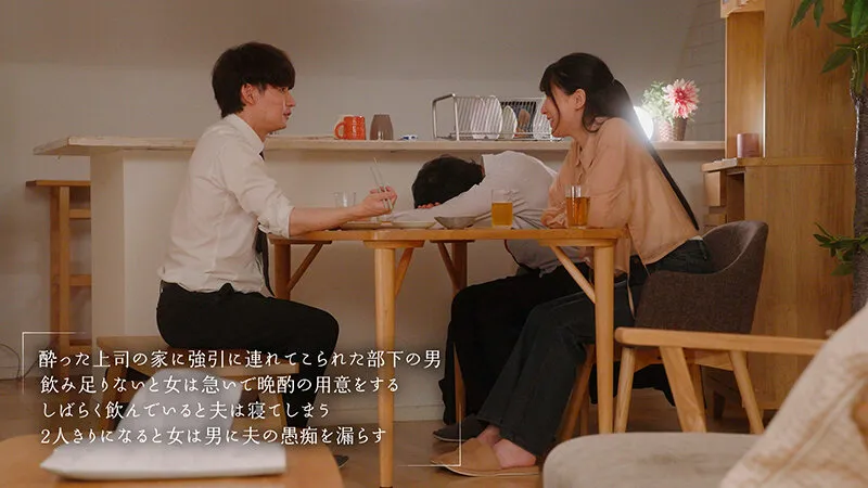 夫が近くで寝てるからコッソリとトロけるまで耳をチンポみたいに舐める‘ミミラチオ’で聴覚から発情させる美人妻 宮西ひかる サンプル画像 2