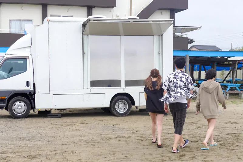 マジックミラー号×Materiall灼熱の夏！SEXonTheビーチを夢見る男たちを逆ナンパ＆連続中出しSEX4時間スペシャル サンプル画像 8