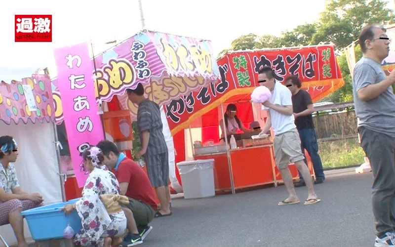 ナチュラルハイ20周年記念作品 接客中に顔を紅潮させながら感じまくるバイト娘 真夏の看板娘中出しSP ～海の家、ガソリンスタンド、祭りの的屋、ビアガーデン～ 総勢27人総集編付き2枚組480分 超豪華版 サンプル画像 13