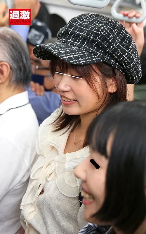 スカートの隙間から滑り込む指入れ痴●で着衣のまま何度もイカされた敏感地味娘2 サンプル画像 13