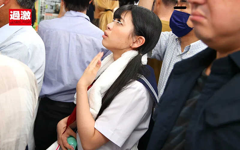 スカートの隙間から滑り込む指入れ痴●で着衣のまま何度もイカされた敏感地味娘2 サンプル画像 3