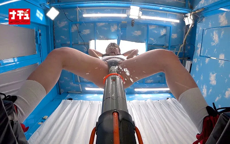 失禁マジックミラー号 股間直押し！スクワット‘電マ’カウンターで目指せ100プッシュ！快感に我慢できずガニ股でお漏らしイキしてしまう部活帰り女子 サンプル画像 13