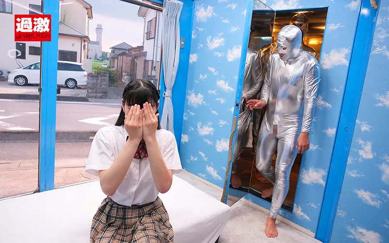 【しゃびー22歳】NHマジックミラー号 制服の似合うニューハーフ娘がおちんちん年齢当てに挑戦！Wチ○ポに挟まれ大興奮！初めての串挿し3Pでケツ穴ぱっくり連続ペニキュン中出し サンプル画像 4