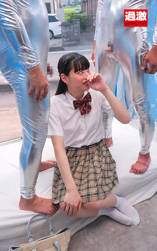 【しゃびー22歳】NHマジックミラー号 制服の似合うニューハーフ娘がおちんちん年齢当てに挑戦！Wチ○ポに挟まれ大興奮！初めての串挿し3Pでケツ穴ぱっくり連続ペニキュン中出し サンプル画像 5