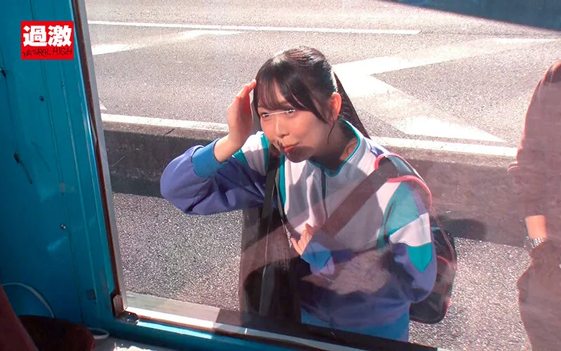 【バドミントン部せいらちゃん】失禁マジックミラー号 股間直押し！スクワット‘電マ’カウンターで目指せ100プッシュ！快感に我慢できずガニ股でお漏らしイキしてしまう部活帰り女子○生 サンプル画像 3