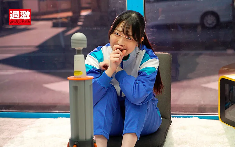 【バドミントン部せいらちゃん】失禁マジックミラー号 股間直押し！スクワット‘電マ’カウンターで目指せ100プッシュ！快感に我慢できずガニ股でお漏らしイキしてしまう部活帰り女子○生 サンプル画像 4