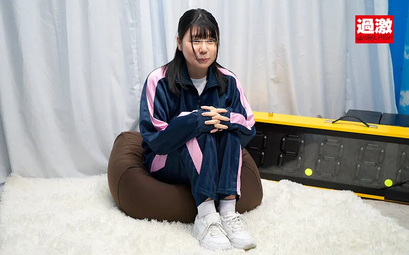 【陸上部りょうこちゃん】失禁マジックミラー号 股間直押し！スクワット‘電マ’カウンターで目指せ100プッシュ！快感に我慢できずガニ股でお漏らしイキしてしまう部活帰り女子○生 サンプル画像 2