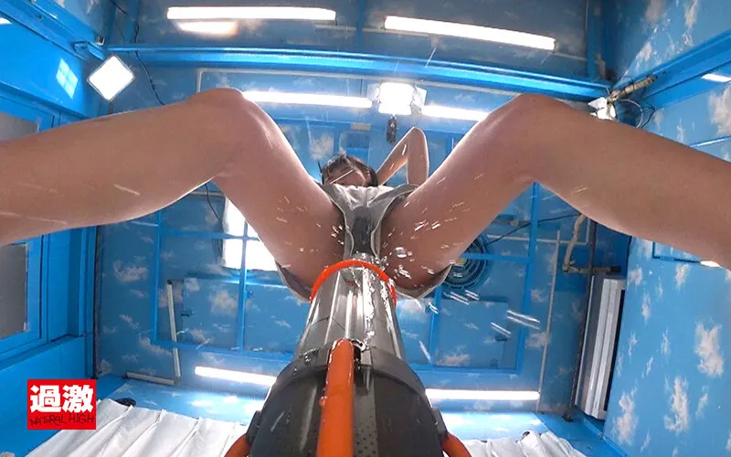 【陸上部りょうこちゃん】失禁マジックミラー号 股間直押し！スクワット‘電マ’カウンターで目指せ100プッシュ！快感に我慢できずガニ股でお漏らしイキしてしまう部活帰り女子○生 サンプル画像 6