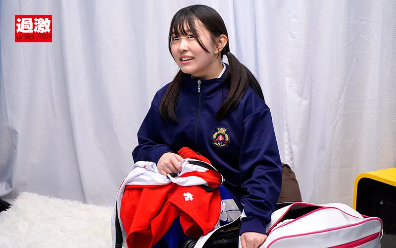 【バレー部みさきちゃん】失禁マジックミラー号 股間直押し！スクワット‘電マ’カウンターで目指せ100プッシュ！快感に我慢できずガニ股でお漏らしイキしてしまう部活帰り女子○生 サンプル画像 3